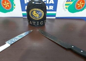 Menor é apreendido com 2 facas ao ameaçar cortar pescoço de vítima, em Rio Verde