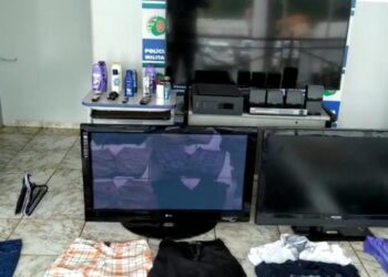 Menores são apreendidos suspeitos de furtar TVs, roupas e perfumes, em Jataí