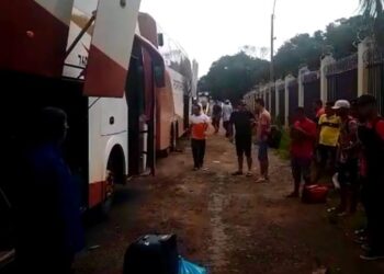 Ônibus com 38 passageiros é apreendido com irregularidades na BR-060, em Goiânia