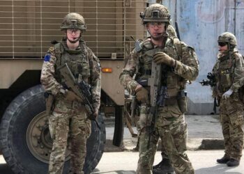 Atiradores invadem cerimônia e matam 32 pessoas no Afeganistão