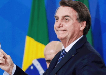 Bolsonaro chama para protestos do dia 15 em vídeo no Twitter