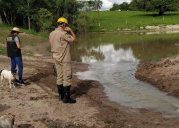 Bombeiros inspecionam represas com risco de rompimento, em Rianápolis
