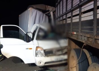 Colisão entre dois veículos de carga deixa uma morte, em Rio Verde