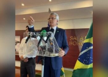 "Eu que respondo pelo estado de Goiás", diz Caiado ao manter decreto