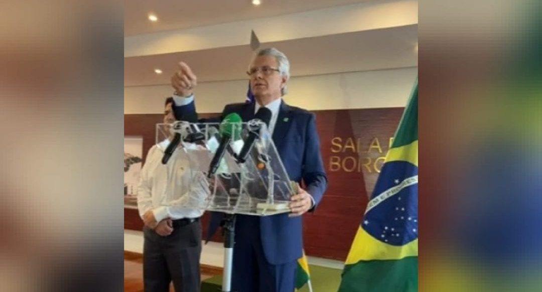 "Eu que respondo pelo estado de Goiás", diz Caiado ao manter decreto