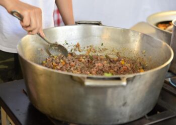 Governo prepara duas mil refeições para população carente, em Goiânia