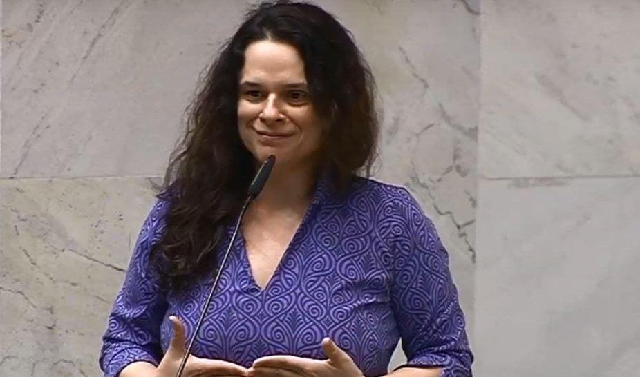 Janaina Paschoal diz que se arrepende de ter votado em Bolsonaro e pede renúncia