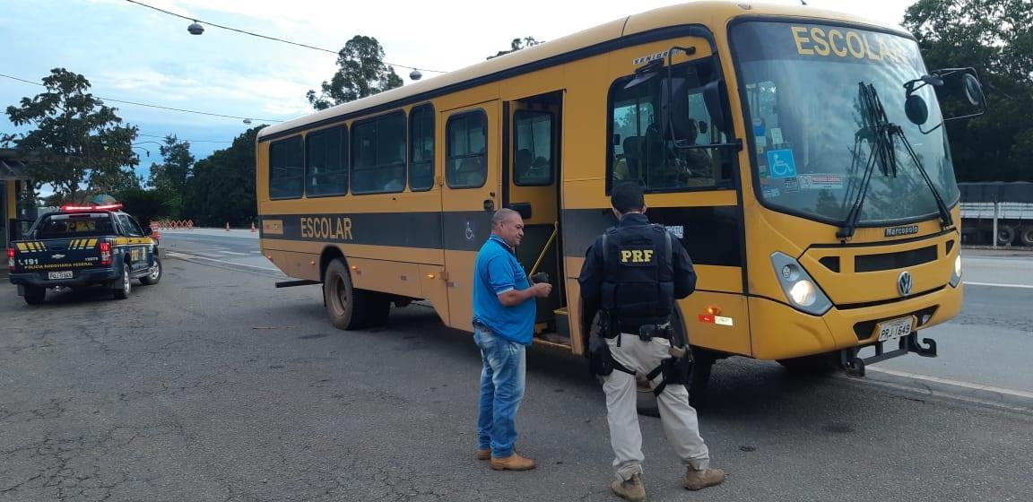 Mais de 100 veículos escolares são reprovados em vistoria da PRF, em Goiás