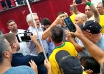 Manifestantes levam bronca de Caiado: "Vocês precisam ter noção de seriedade!"