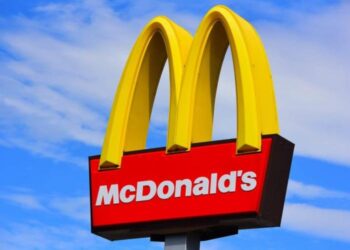 McDonald’s pagará indenização por plástico em sorvete, em Goiânia