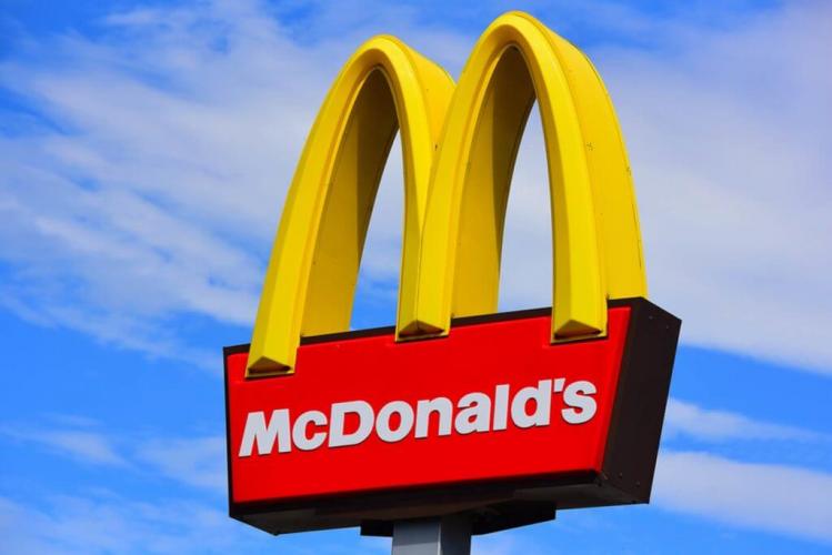 McDonald’s pagará indenização por plástico em sorvete, em Goiânia