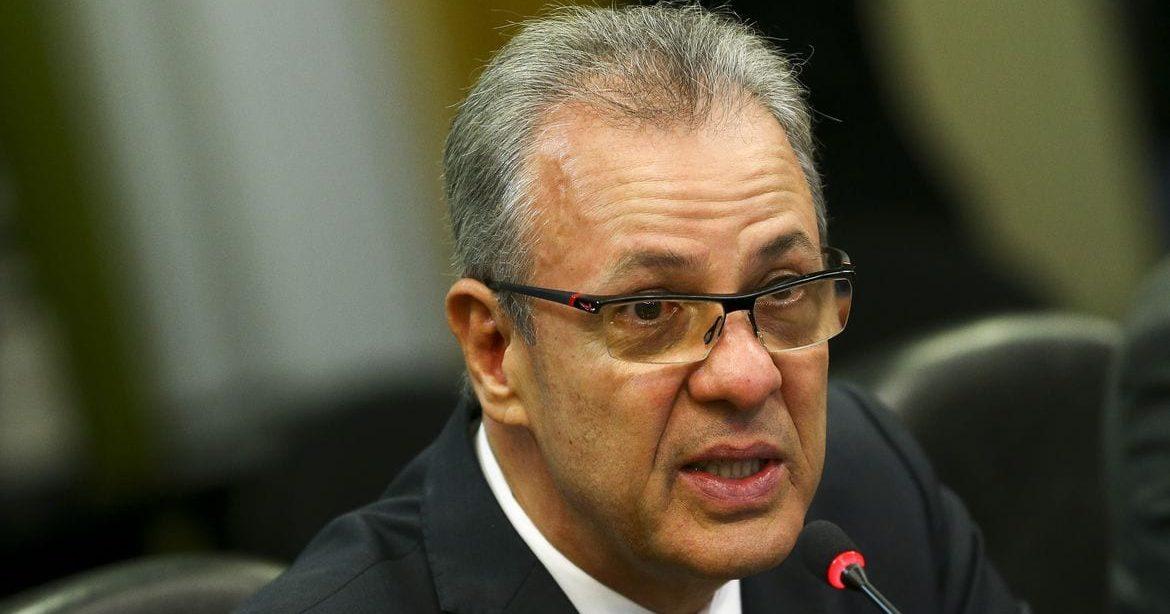 Ministro de Minas e Energia é diagnosticado com coronavírus
