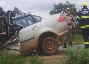 Motorista morre após bater de frente com caminhão na GO-330, em Goiás