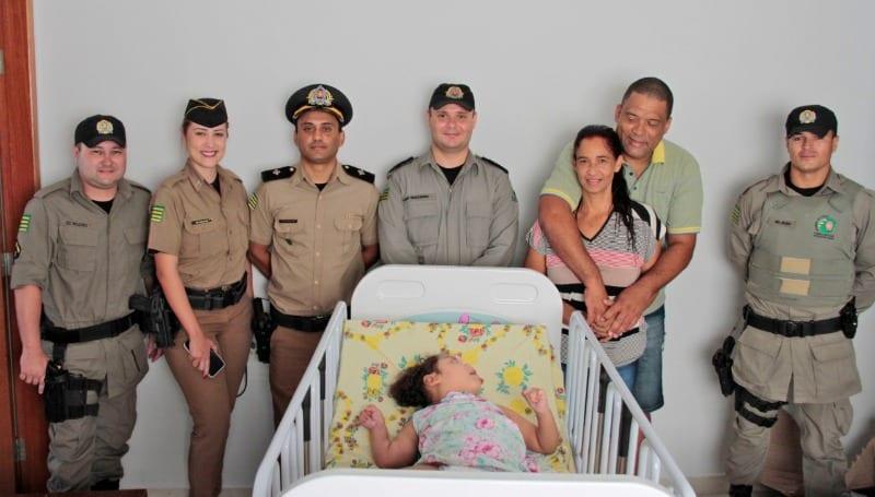 PMs doam cama adaptada para menina de 3 anos com microcefalia, em Trindade
