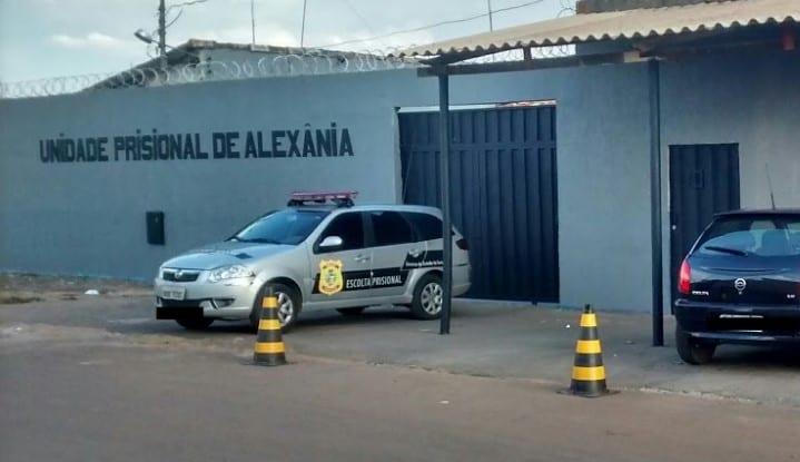 Presos fazem motim por causa de suspensão de visitas, em Alexânia
