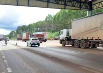 PRF em Goiás arrecada alimentos e kits de higiene para caminhoneiros