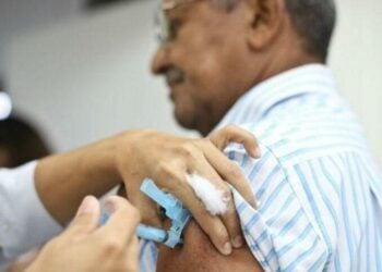 Saúde de Caldas Novas aplica vacina contra gripe de 'casa em casa'