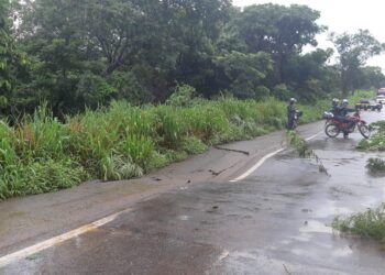 Tempo em Goiás: BR-153 é interditada após pista ceder com fortes chuvas