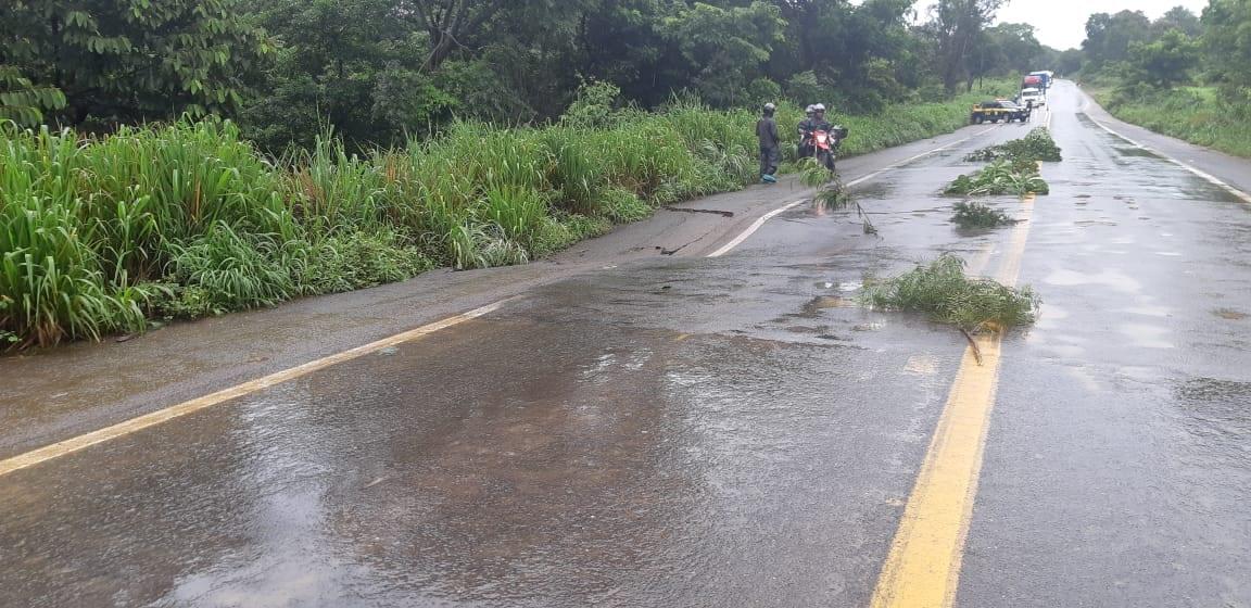Tempo em Goiás: liberado trecho que cedeu na BR-153 após fortes chuvas