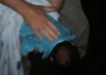 Vídeo: PMs salvam bebê de 19 dias engasgado com leite, em Anápolis