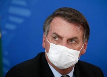 Câmara dá 30 dias para Bolsonaro apresentar resultado de exame de coronavírus