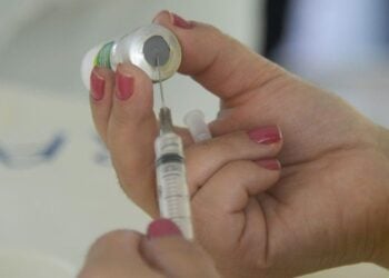 Começa vacinação contra gripe para gestantes e motoristas, em Goiânia