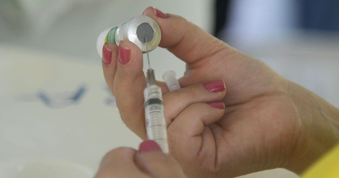Começa vacinação contra gripe para gestantes e motoristas, em Goiânia