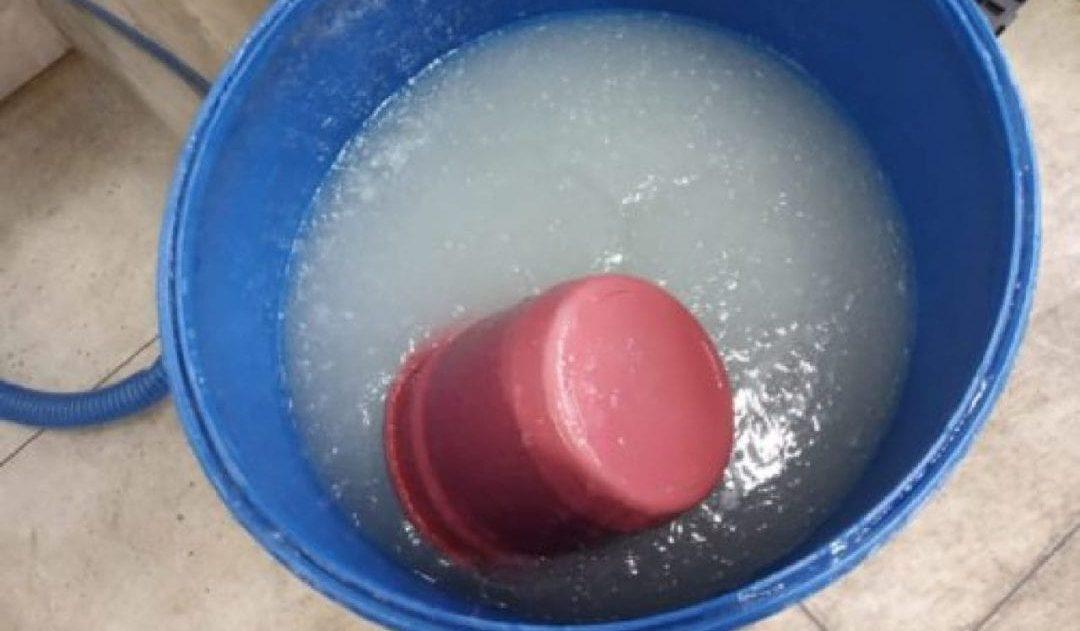 Decon apreende 1 tonelada de álcool gel irregular em fábrica de Goiânia