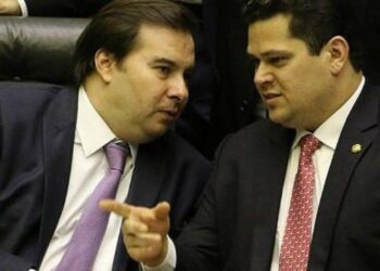 Governadores divulgam carta em apoio a Maia e Alcolumbre, após ato de Bolsonaro