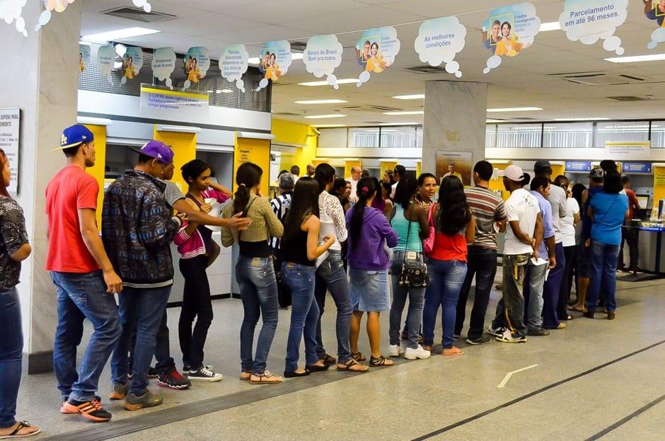 MP-GO e MPF quer fim de aglomerações em bancos e lotéricas, em Goiás