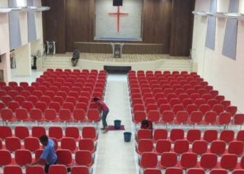 Novo decreto pode liberar atividades de pequenos comércios e igrejas, em Goiás