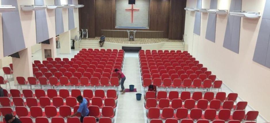 Novo decreto pode liberar atividades de pequenos comércios e igrejas, em Goiás
