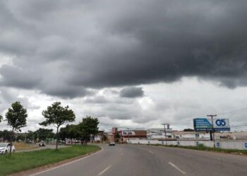 Tempo em Goiás: semana começa com alerta de temporais