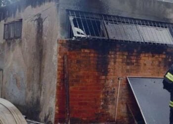 Acidente com mangueira de gás provoca incêndio em lanchonete, em Luziânia