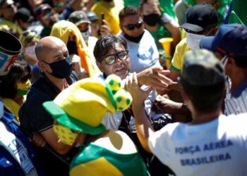Bolsonaro atribui agressão a profissionais do Estadão a 'possíveis infiltrados'