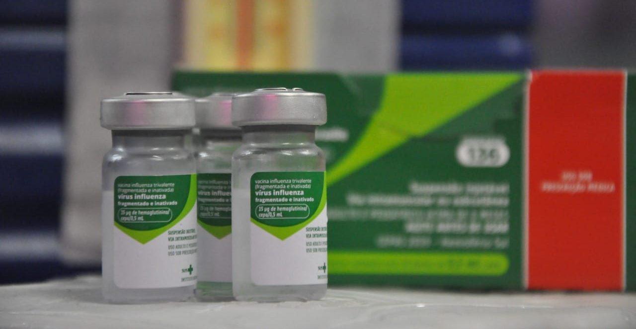 Começa vacinação contra a gripe para professores e adultos de 55 a 59 anos, em Goiânia