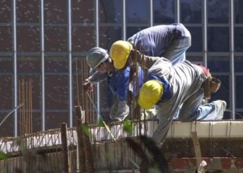 Decreto classifica construção civil e atividades industriais como essenciais