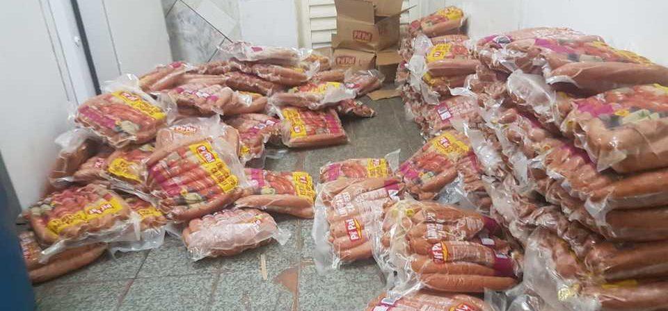 Duas toneladas de alimentos estragados são apreendidas em supermercado de Goiânia
