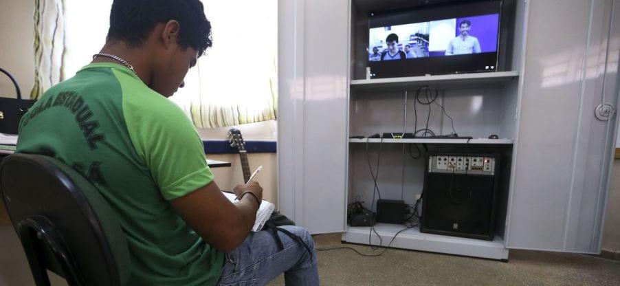 Em Goiás, aulas da rede pública pela TV começam nesta segunda (4)