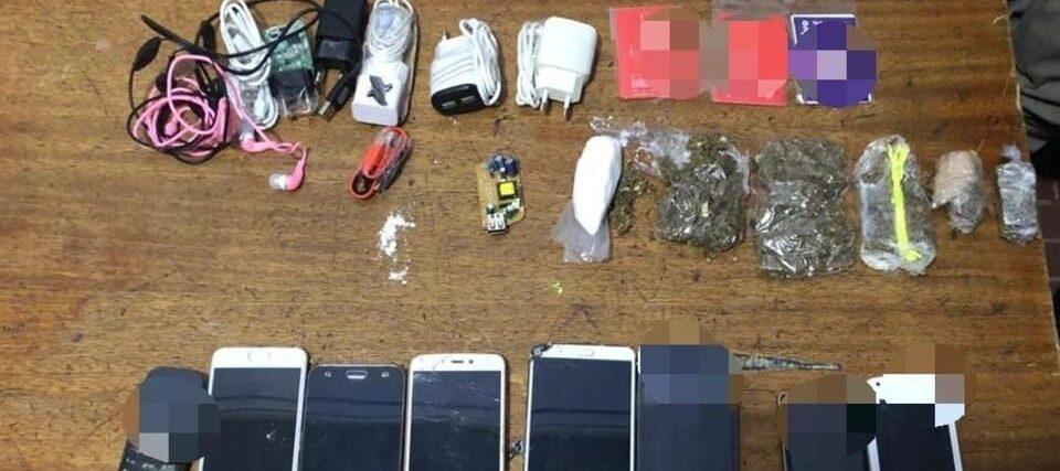 Homem é preso com drogas e celulares no presídio de Hidrolândia