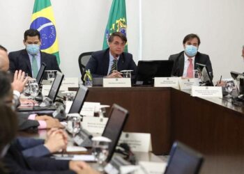 Maia avalia como positiva conversa com Bolsonaro e governadores
