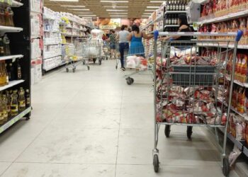 Novo decreto libera apenas hospitais, farmácias e supermercados, em Goiás
