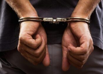 Pai é preso suspeito de estuprar filha adolescente, em Pontalina
