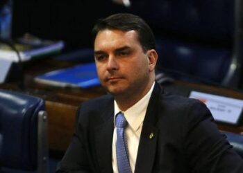 PGR pede para PF ouvir empresário que relatou vazamento a Flávio Bolsonaro