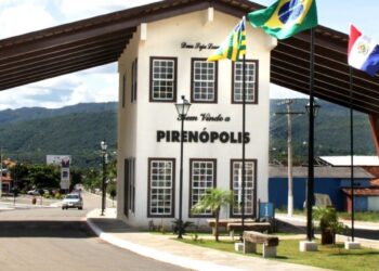 Pirenópolis impõe multa de R$ 100 para quem sair de casa sem máscara