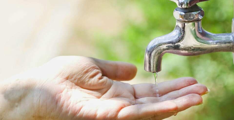Rompimento de adutora deixa 31 bairros sem água em Aparecida