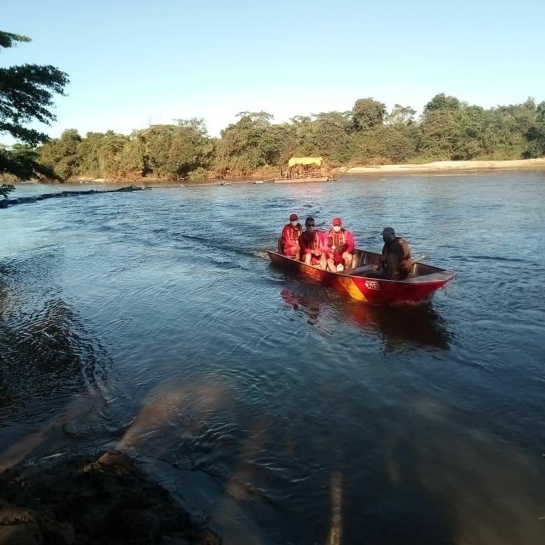 Bombeiros procuram jovem que se afogou no Rio Meia Ponte, em Bom Jesus