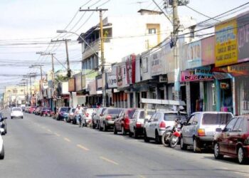 Decreto estadual, que determina fechamento do comércio, repercute, em Goiás