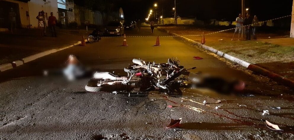 Dois motociclistas morrem após grave acidente, em Goiânia