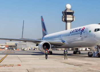 Frente à pandemia, Azul e Latam fecham acordo para compartilhamento de voos